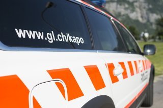 La police glaronnaise a dû intervenir samedi pour un accident à Glaris (image symbolique).